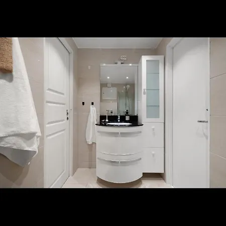 Bright And Modern Close To The Center! 2 Bedroom * Берген