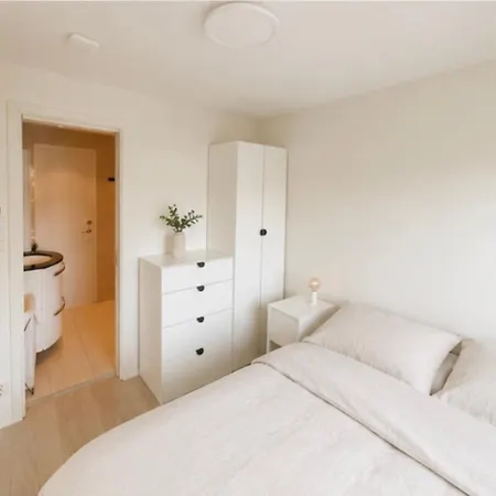 Bright And Modern Close To The Center! 2 Bedroom Апартаменти