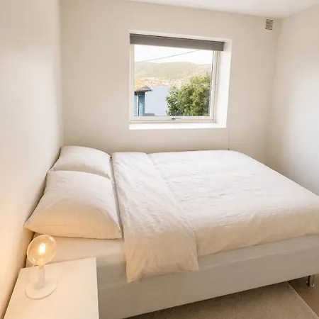 Апартаменти Bright And Modern Close To The Center! 2 Bedroom *