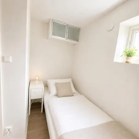 Bright And Modern Close To The Center! 2 Bedroom Апартаменти