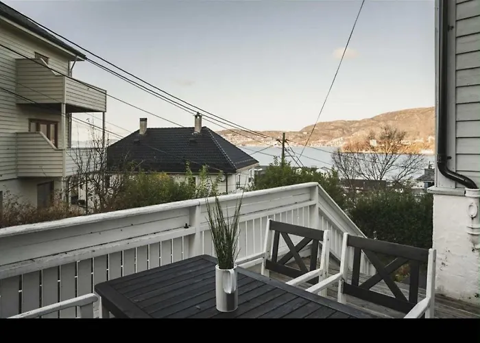 Bright And Modern Close To The Center! 2 Bedroom Daire